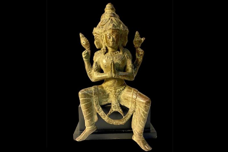 File:Brahma deity praying.jpg